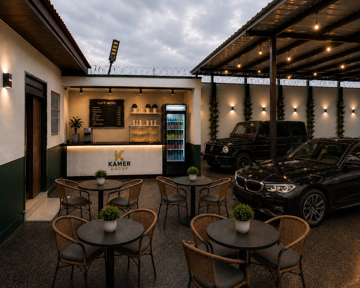Kamer courtyard with vehicles